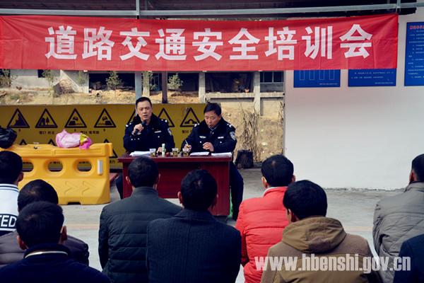 屯堡乡：开展首届摩托车交通安全培训会(图)