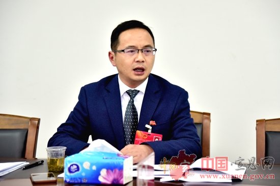 【两会进行时】县十八届人大一次会议代表进行分组讨论（一）