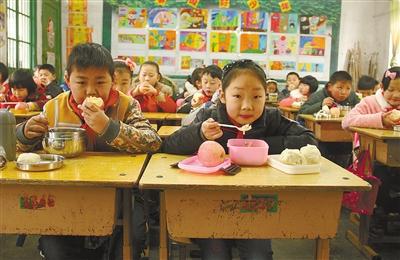 鹤峰放心食堂让孩子就餐安心 身体健康成长