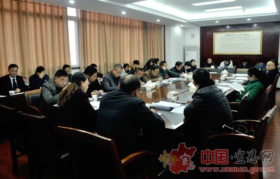 【两会进行时】县十八届人大一次会议代表进行分组讨论（一）