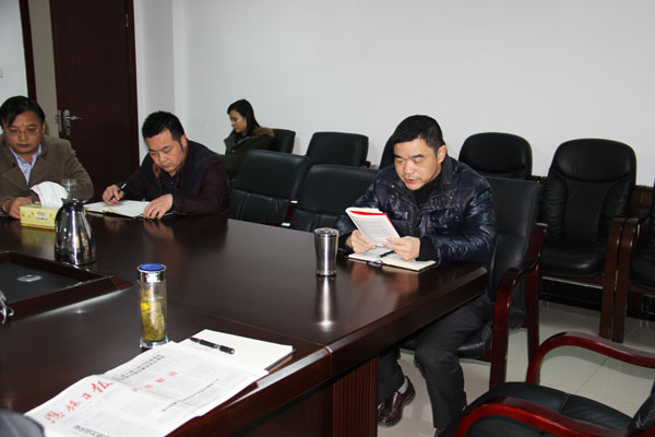机关支部副书记吴俊峰同志引领集中学习党章