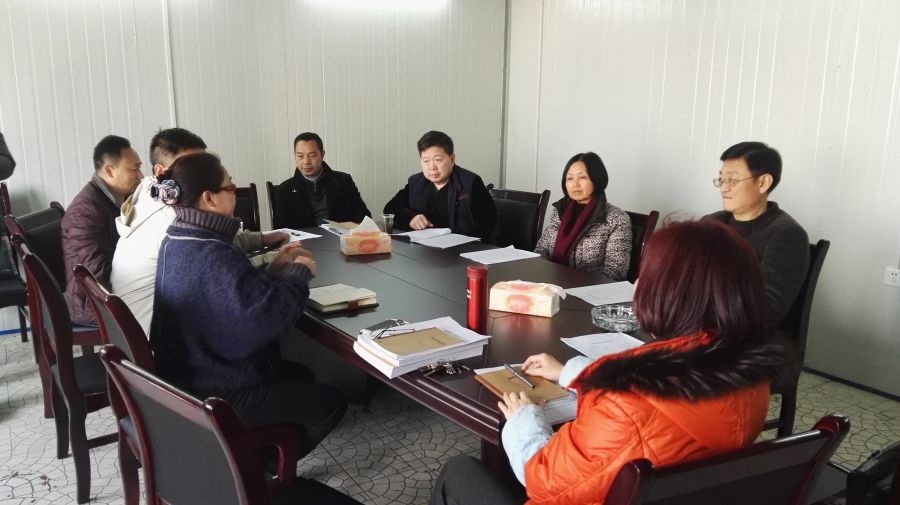 向莉萍一行与州民族文化宫干部职工座谈