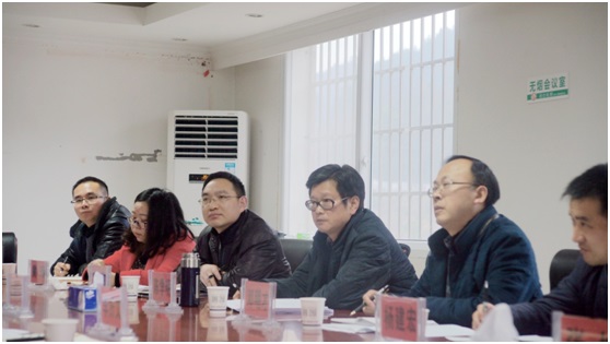 调研组在咸丰县召开座谈会