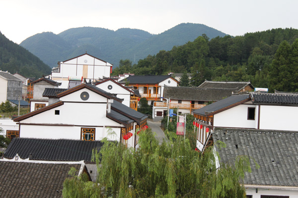 已建成的特色民居新街