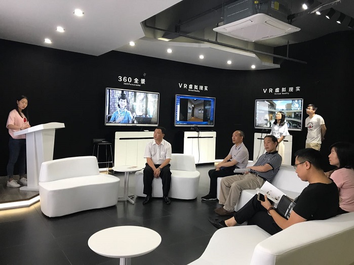 小图3.恩施州考察学习杭州桐庐县双创服务中心