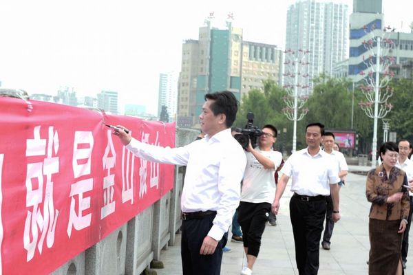 州委书记、州人大常委会主任李建明签名