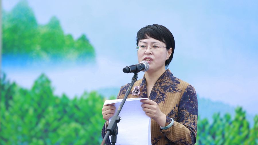 州人大常委会副主任陈晓燕主持活动