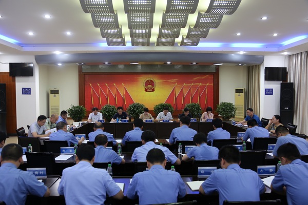 听取州检察院半年工作汇报