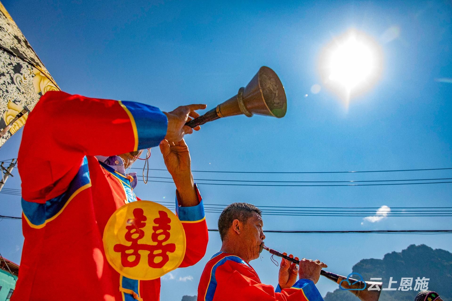 组图利川土家唢呐客