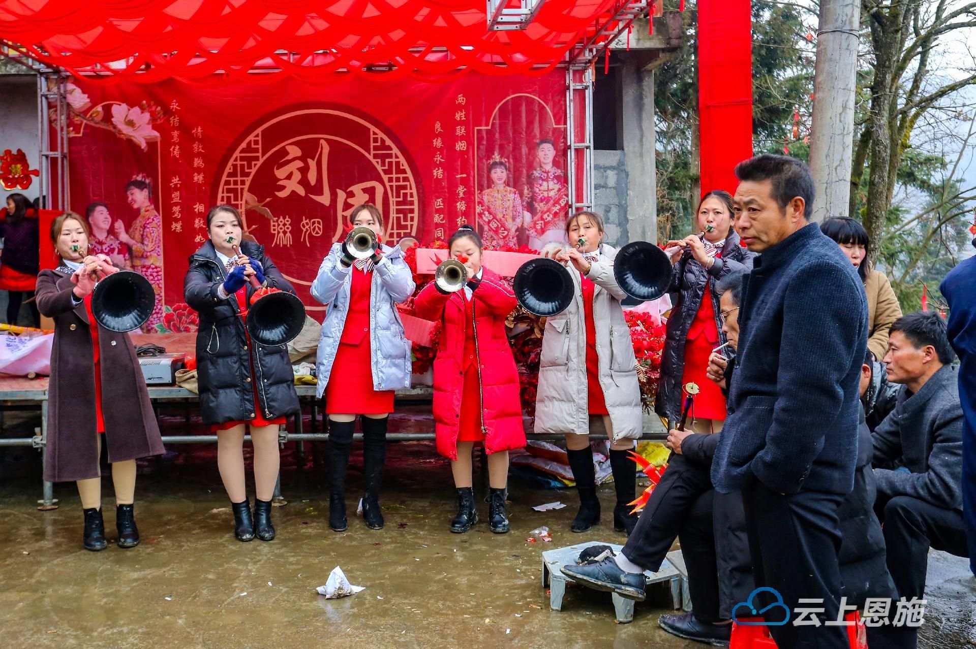 组图利川土家唢呐客