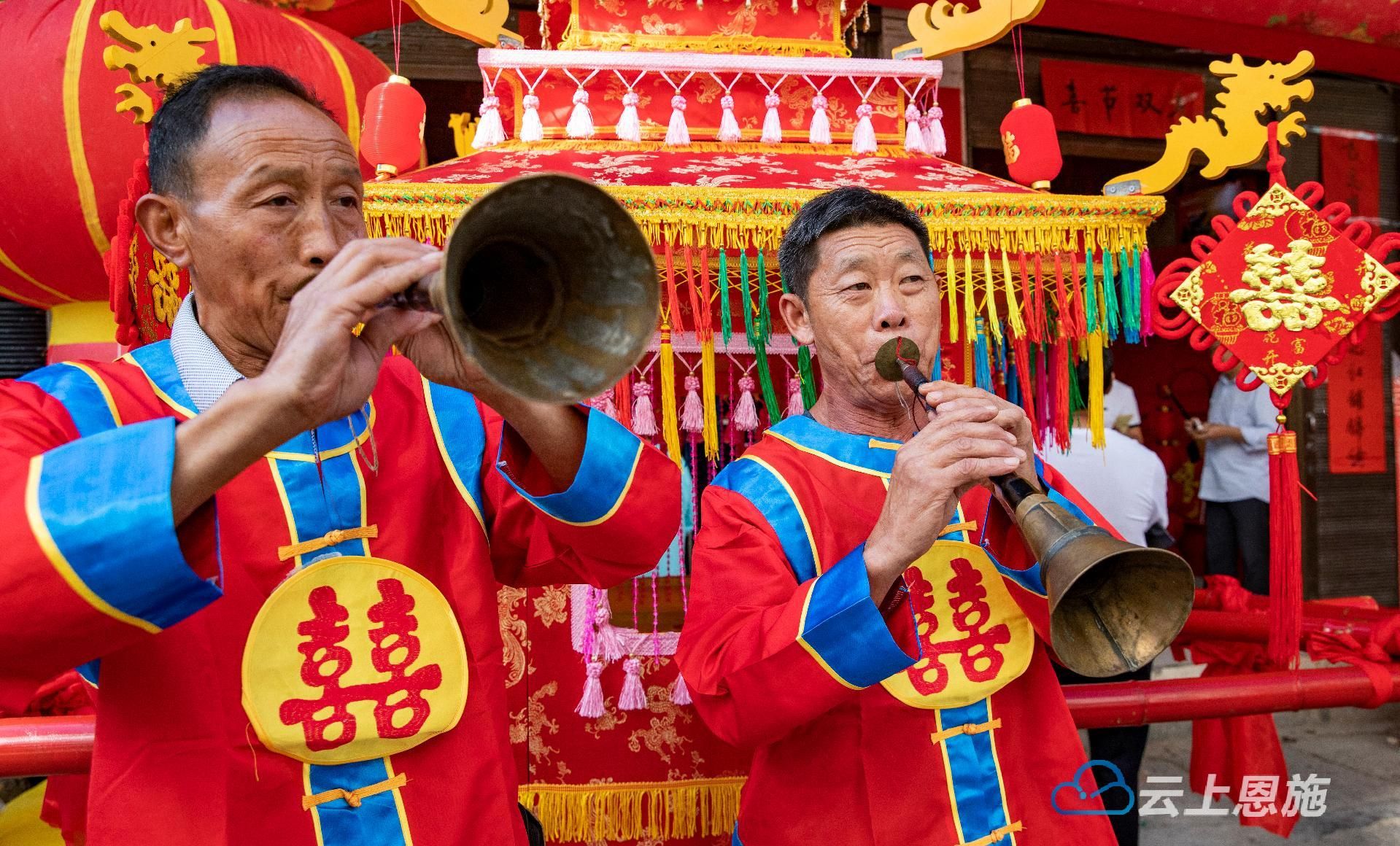 组图利川土家唢呐客