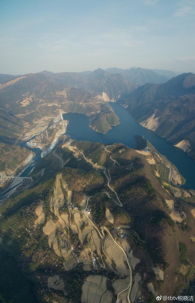 航拍汉江16：南水北调水源，支流堵河龙背湾库区 十堰市竹山县