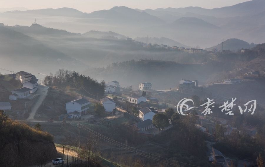 薄雾中的竹溪马鹿山 美若画卷