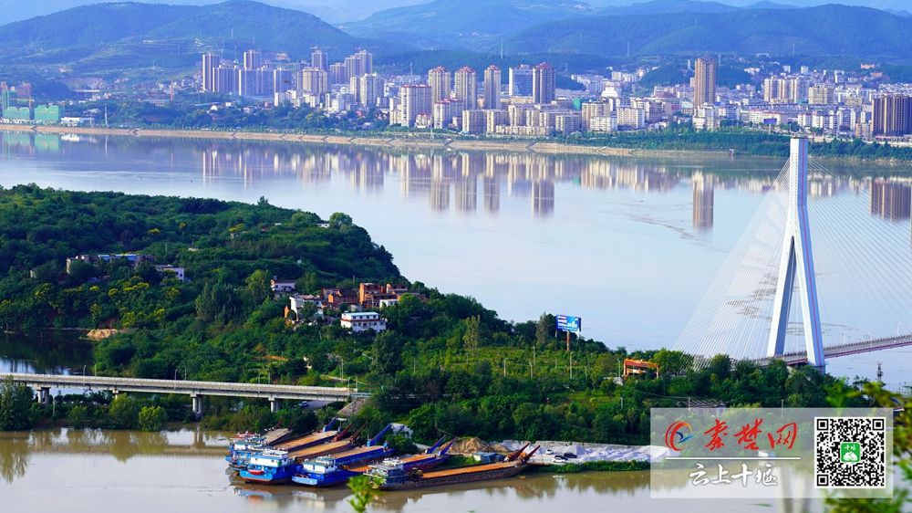 雨后夕阳下,洪峰平稳过境汉江郧阳段_云上十堰