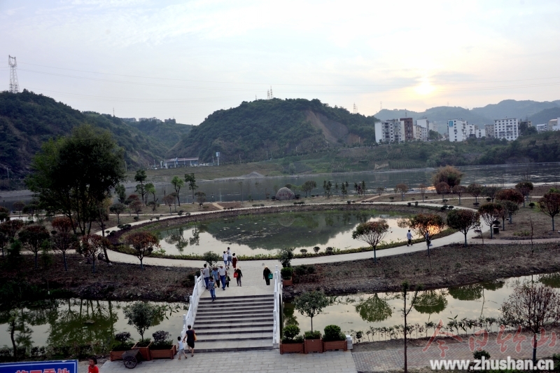 城西湿地公园建成向市民开放_云上竹山