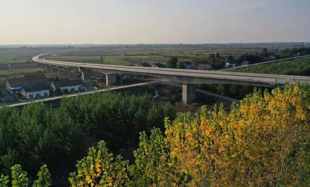 完善省市骨架公路