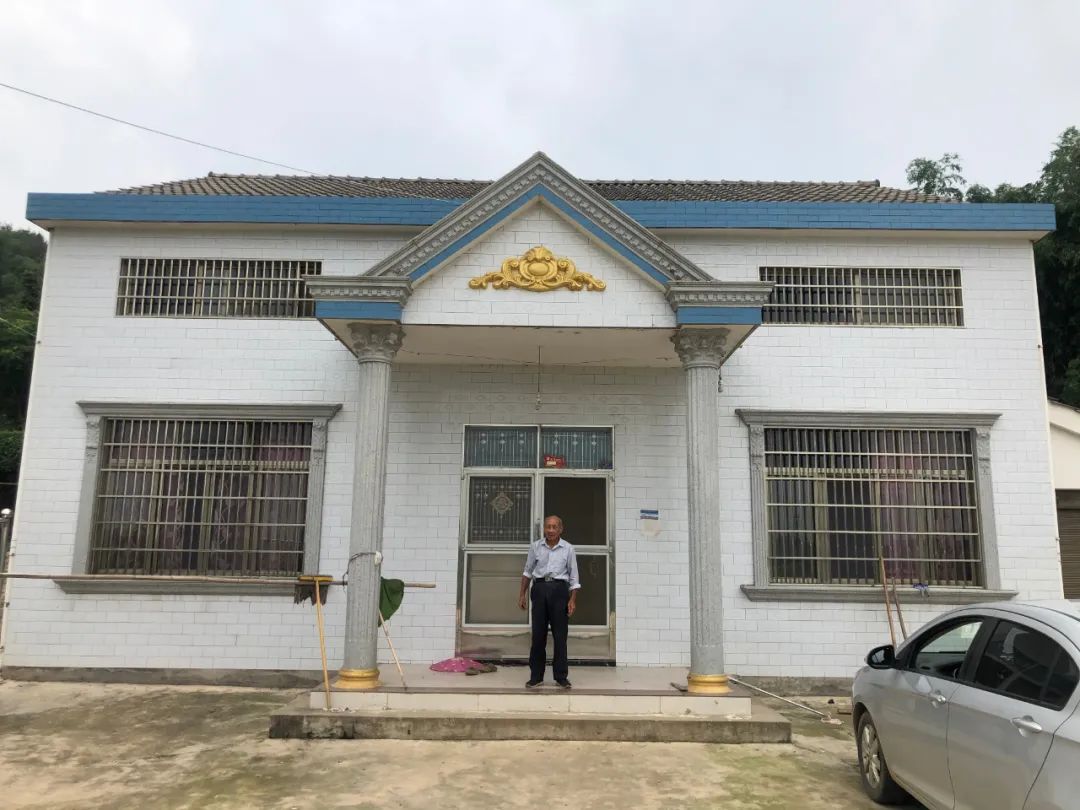 松滋陈店镇贫困户家走出了博士生