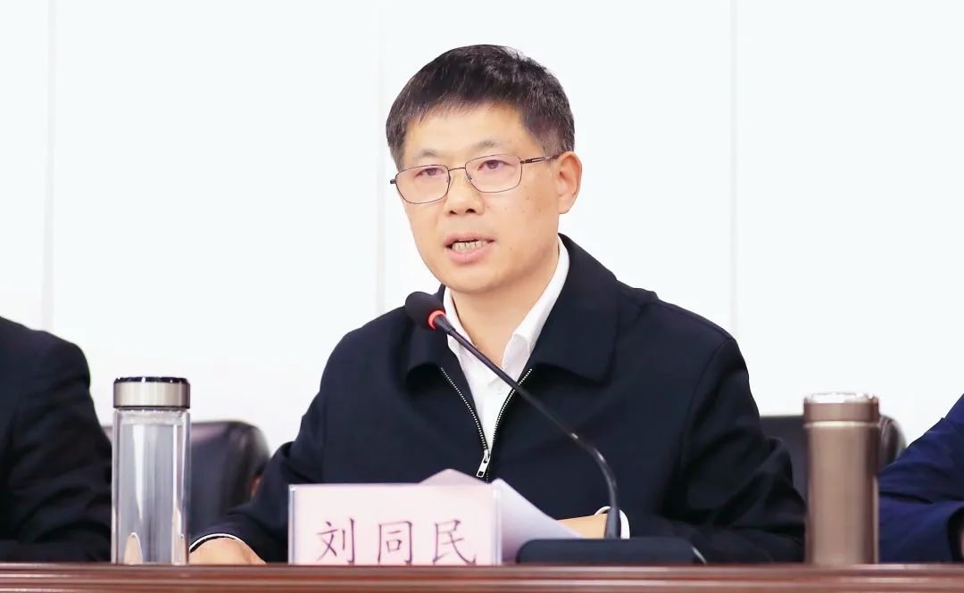 市人大常委会主任刘同民作《贯彻落实中央,省委,荆州