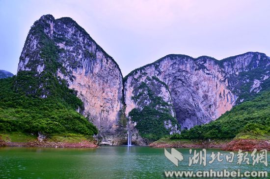 2、清江蝴蝶崖风景如画_副本.jpg