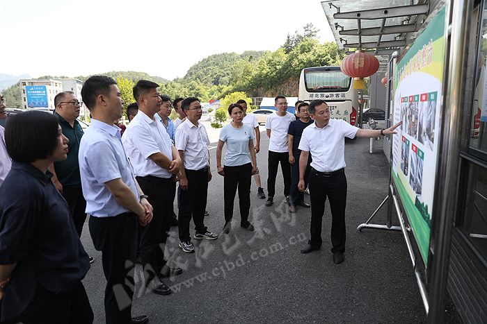 今年5月初,巴东县印发了《巴东县农村人居环境整治"一改二拆三清四建"