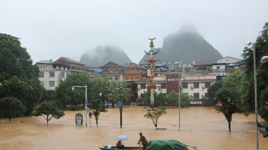 广西融水县城今夏再遇洪水袭击 街道成河