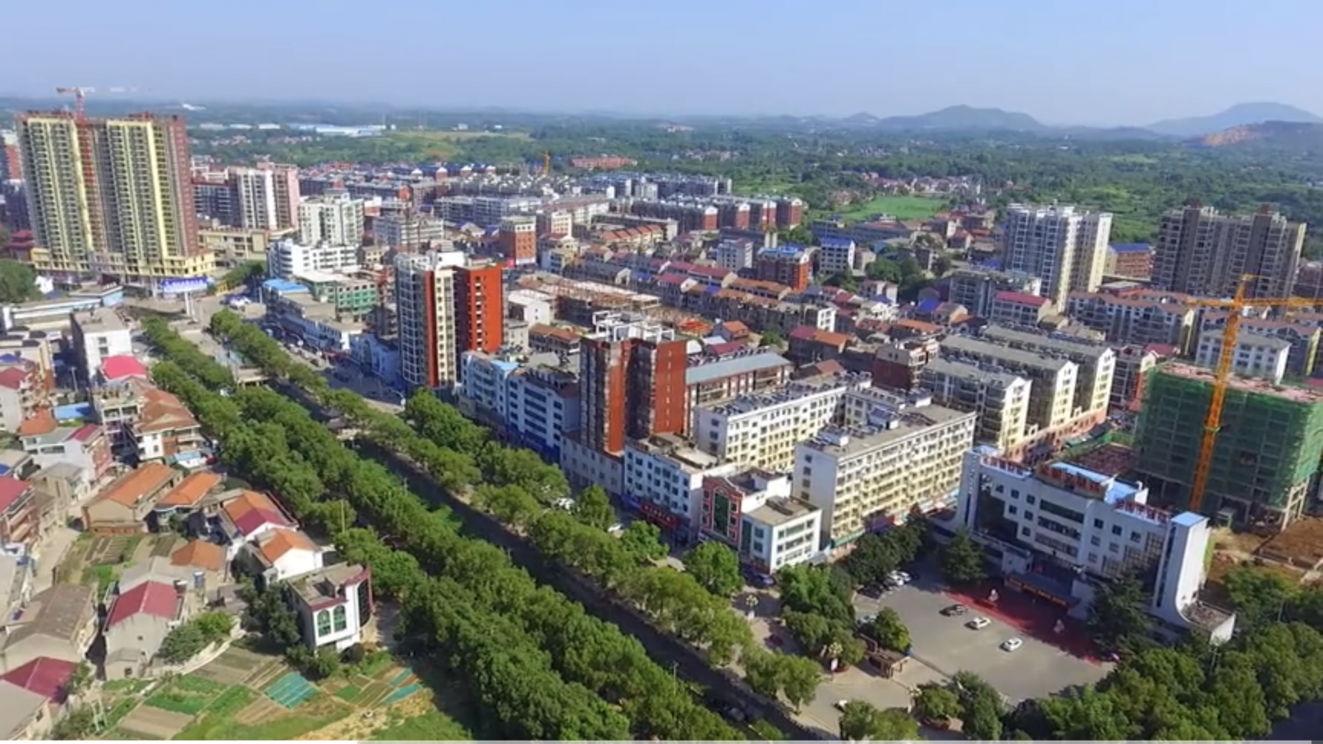 大冶市西北部,东与开发区·铁山区毗邻,南与金山店镇毗邻,西与保安镇