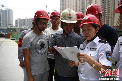 资料图：农民工。 <a target='_blank' href='http://www.chinanews.com/'>中新社</a>记者 韩苏原 摄