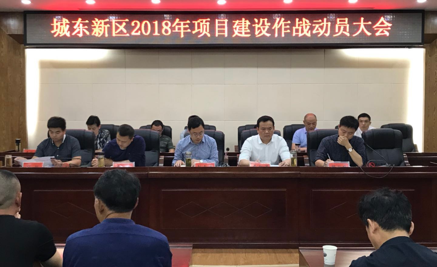 新区党工委书记刘会武最后强调:2018年是项目建设突围年,要求全体党员