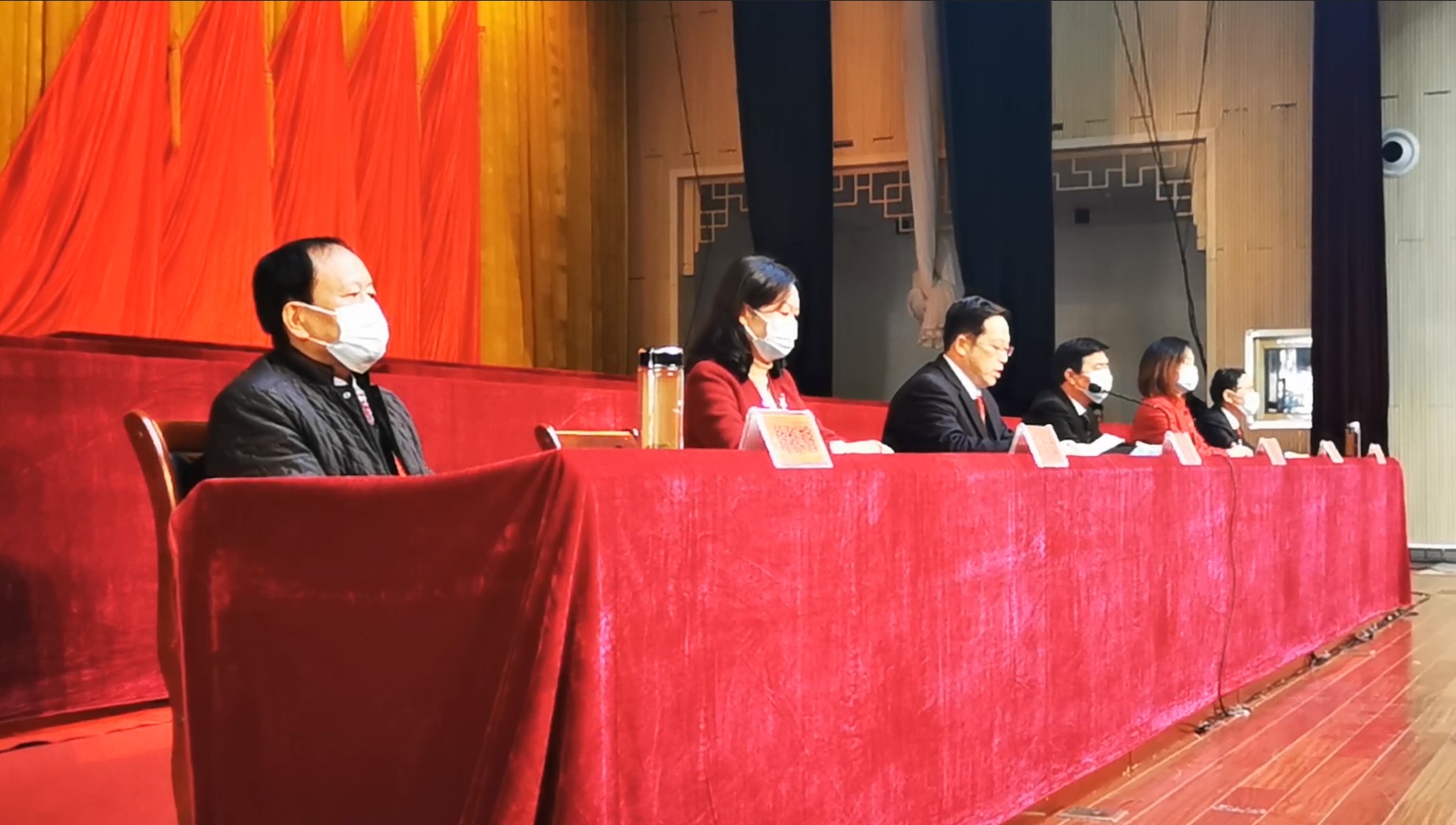 县政协党组书记,主席徐德世,副主席侯建君,吴素贞,刘少兰,钟振明,县