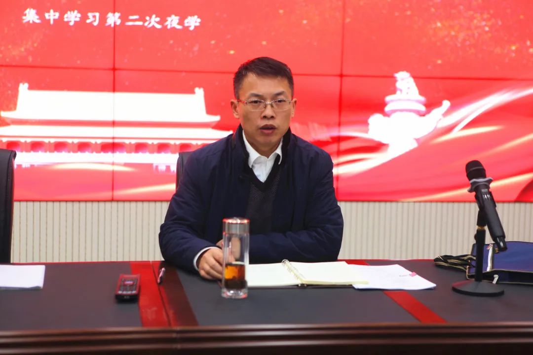 图丨陈发伦院长检查学习情况下一步,秭归法院将结合专题学习,自主