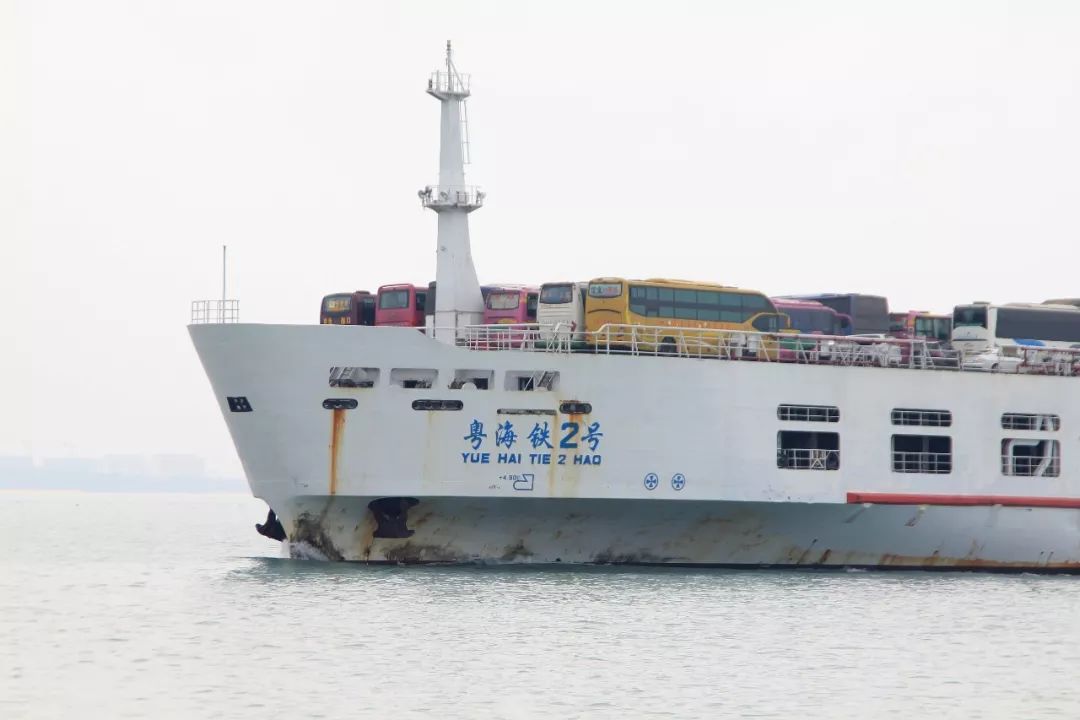 粤海铁2号粤海铁3号,4号个头更大,船身长188米,宽22.