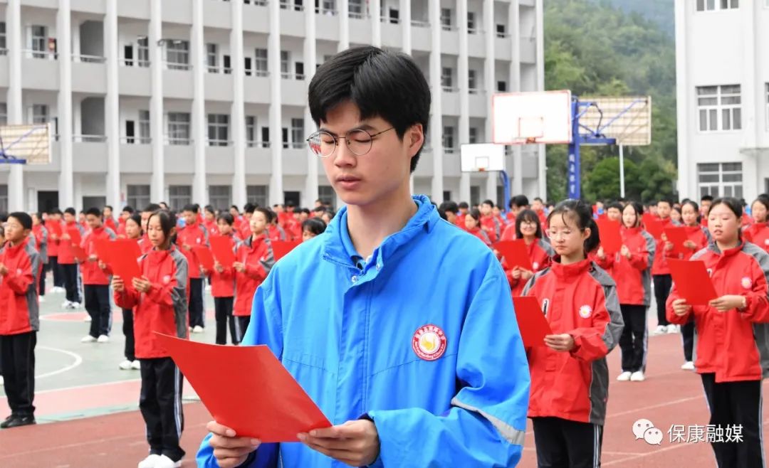 保康县熊绎中学八年级学生 龚采薇说,这次我们一起上思政课,一起诵读