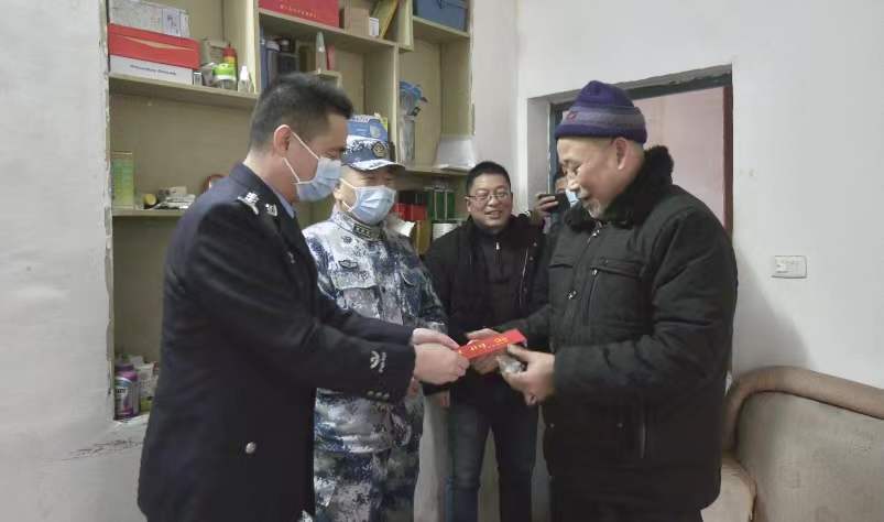 宜城市领导走访慰问困难老党员和困难退役军人