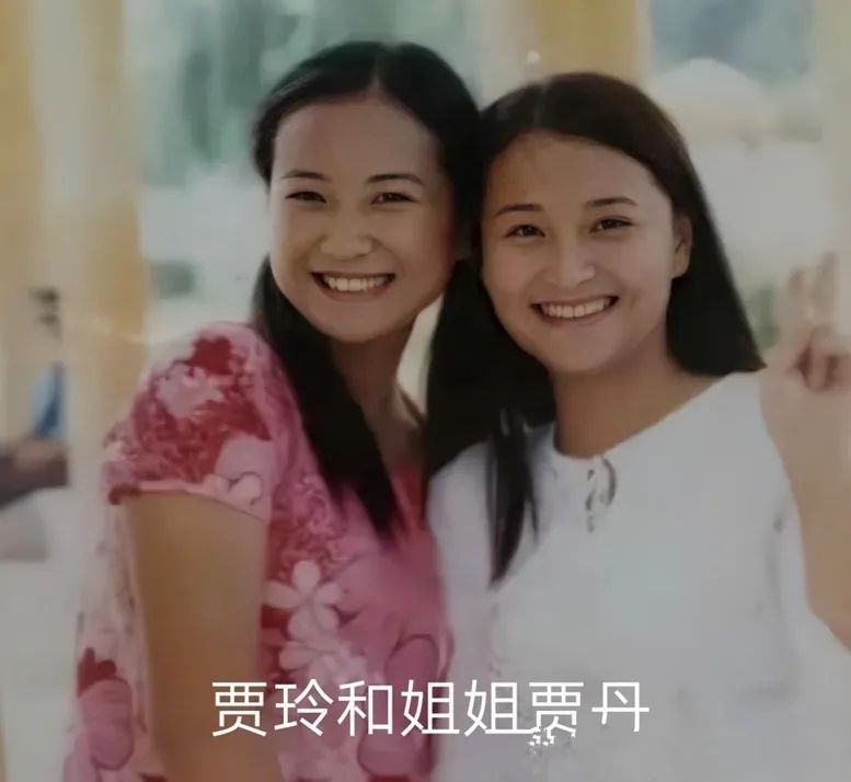 贾玲姐姐贾丹曾是襄阳电视台主持人的她就是贾玲的帮女郎