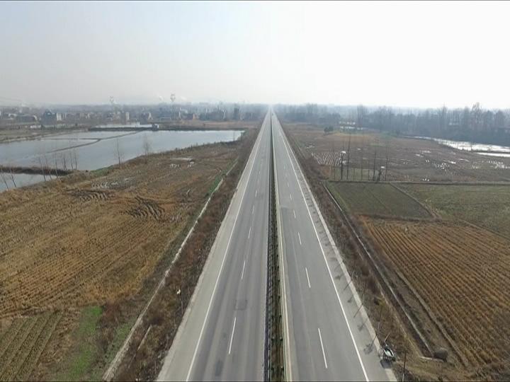 贯彻十九大艾都气象新沿江一级公路已完成路基工程95