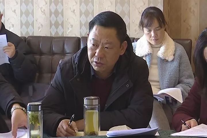 郭国文包大斌栾桂海等县领导参加政协委员讨论