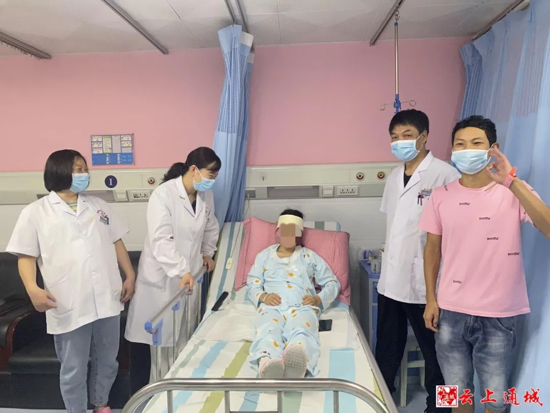 通城首例双胞胎姐妹花相隔三天先后出生