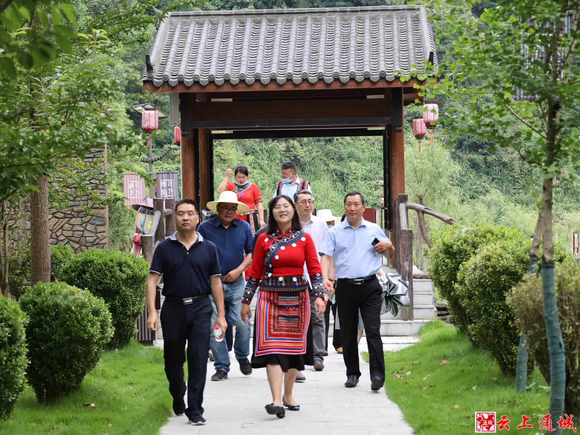 通城内冲瑶族村创建国家aaaa级旅游景区接受省级评定验收