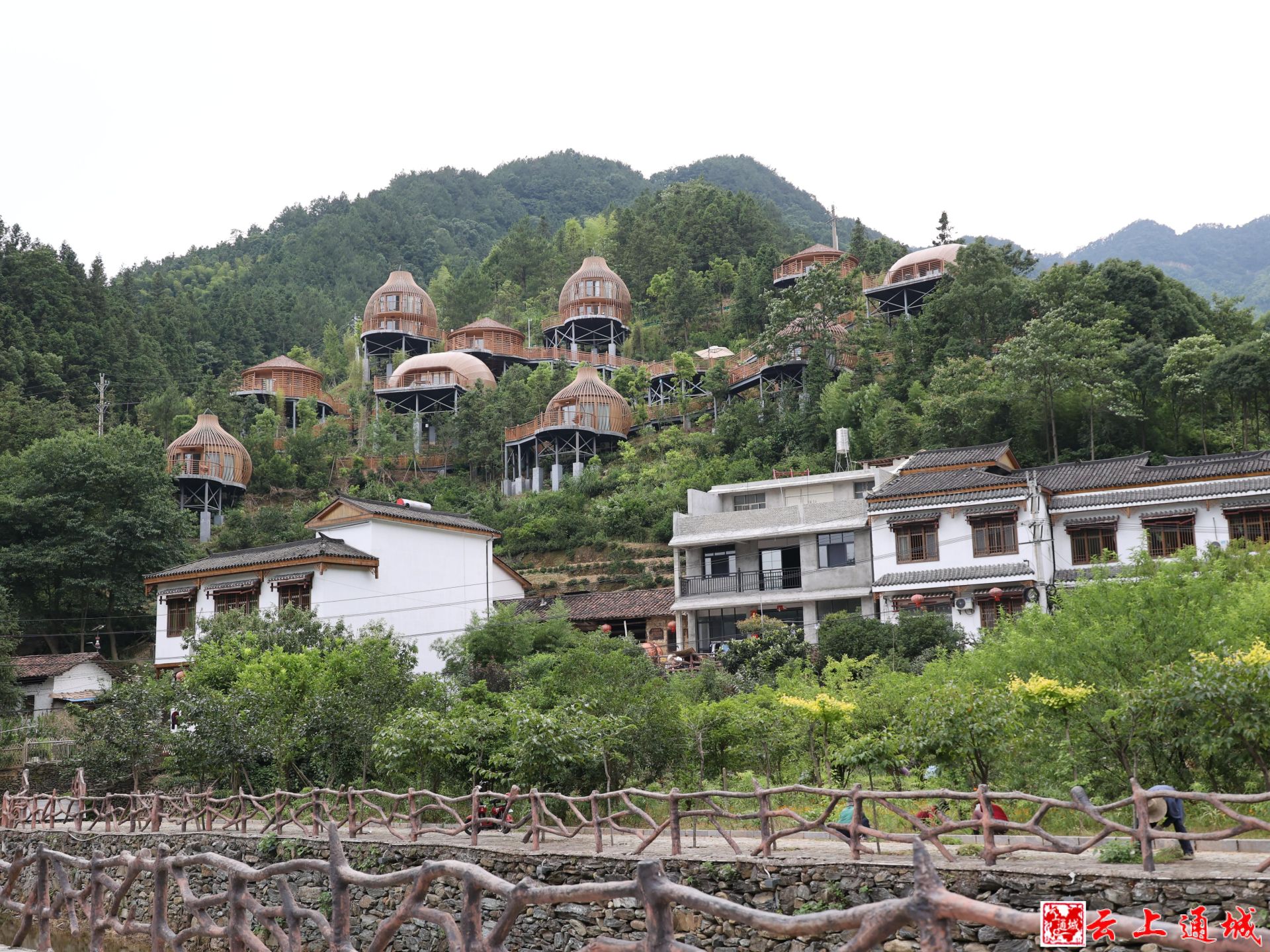 通城内冲瑶族村创建国家aaaa级旅游景区接受省级评定验收