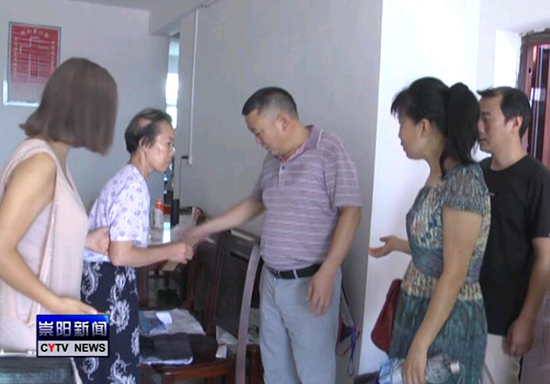 我县多部门开展在职党员进社区志愿活动