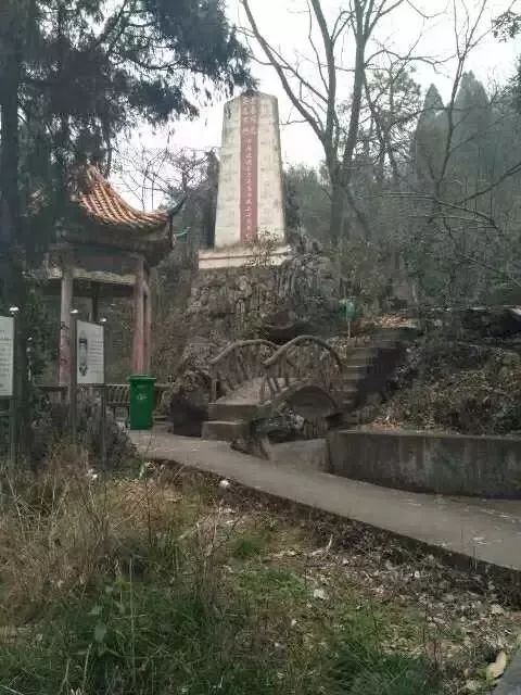 朱侍郎墓地:大畈镇隐水洞附近的朱家山.