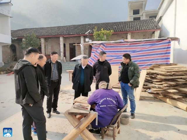 云上通山报道(特约通讯员 成柏蓉)走进国家级非遗传承基地,映入眼帘
