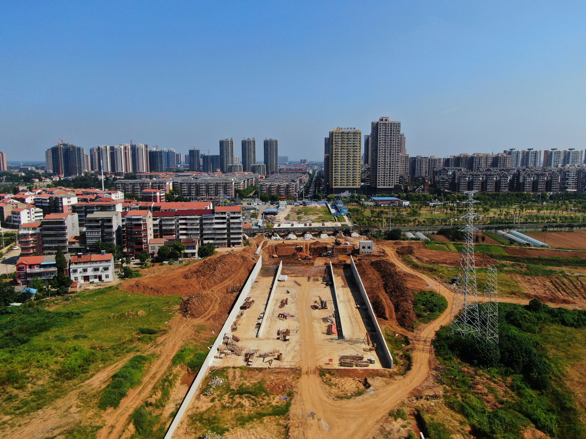 王桥路穿铁建设工程应城市棚户区改造项目应城八汤线旅游公路改建项目