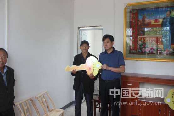 李店镇帮助贫困户解决住房和就业难题_安陆