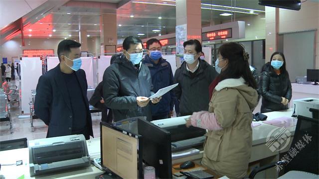 12月3日,湖北省医保局副局长杨汝俊带领调研组来赤壁市调研医保服务