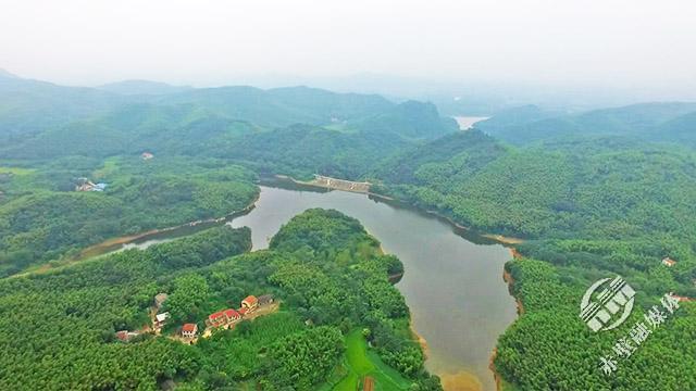 山水赤壁赤壁唯一国有林场绿满山野处处皆画卷