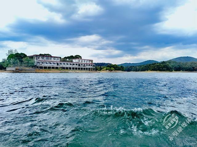 组图水清岛秀秋色迷人邂逅赤壁陆水湖