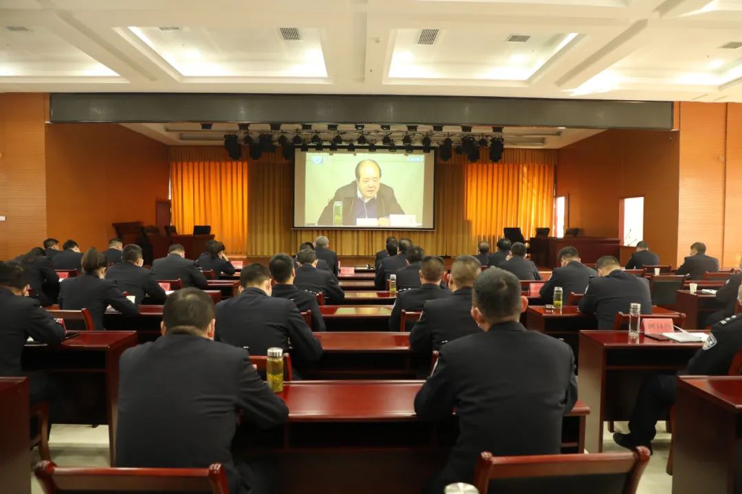 奖牌,证书立榜样树标杆会上,局党委委员,副局长万少文宣读了表彰决定