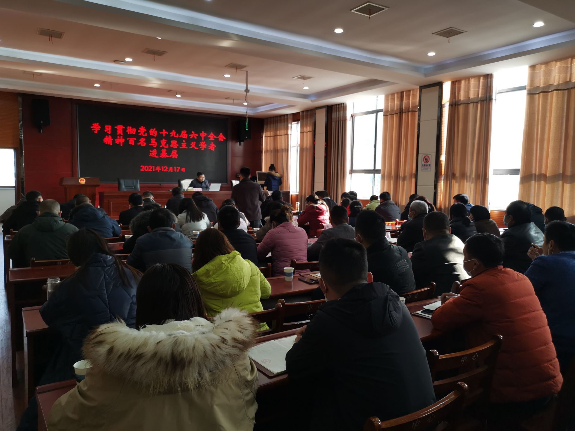 李庆召教授以《从"民主监督"到"自我革命》为主题,从党的百年奋斗