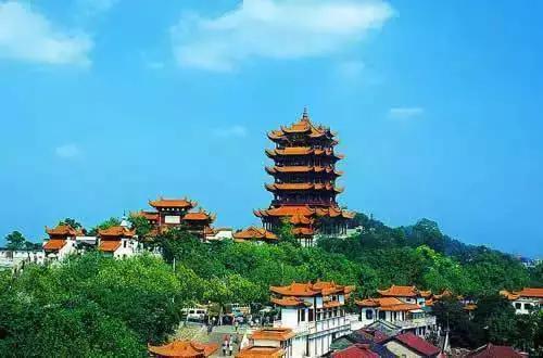 武汉至今已有3500年的历史，从春秋战国以来一直都是军事和商业的重要站点。